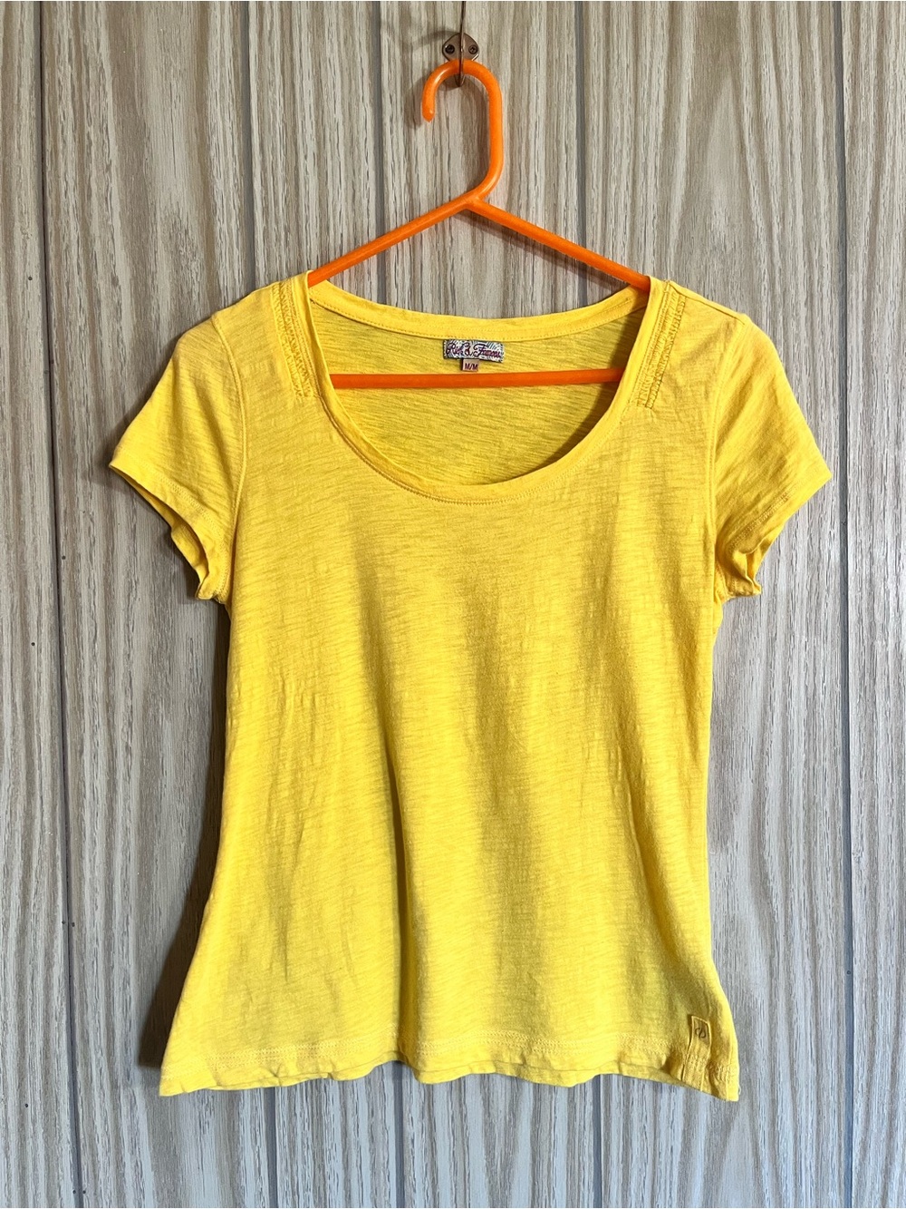 Rich & Famous Bright Yellow Scoop Neck Cotton T Shirt Size M
